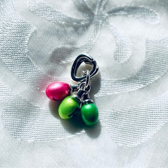 ⚡ NWOT Stranger Things Glow-in-the-Dark "Run" Charm ✨ - Picture 15 of 16
